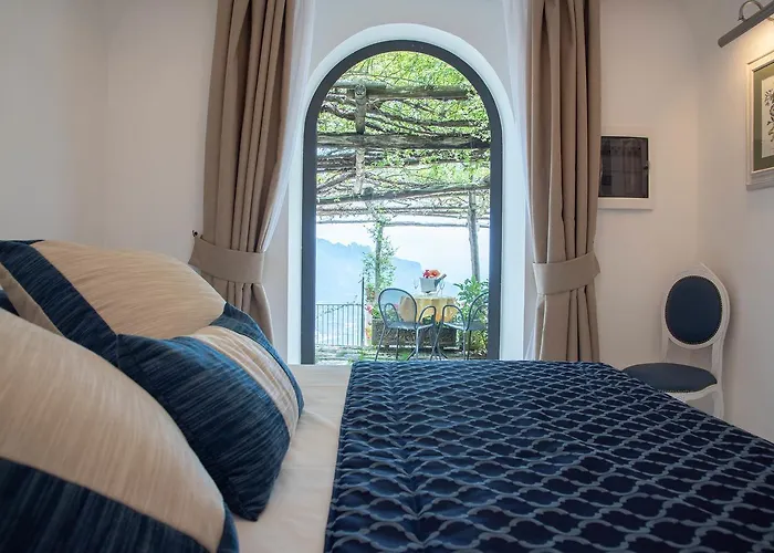 Отель Villa Amore 4*